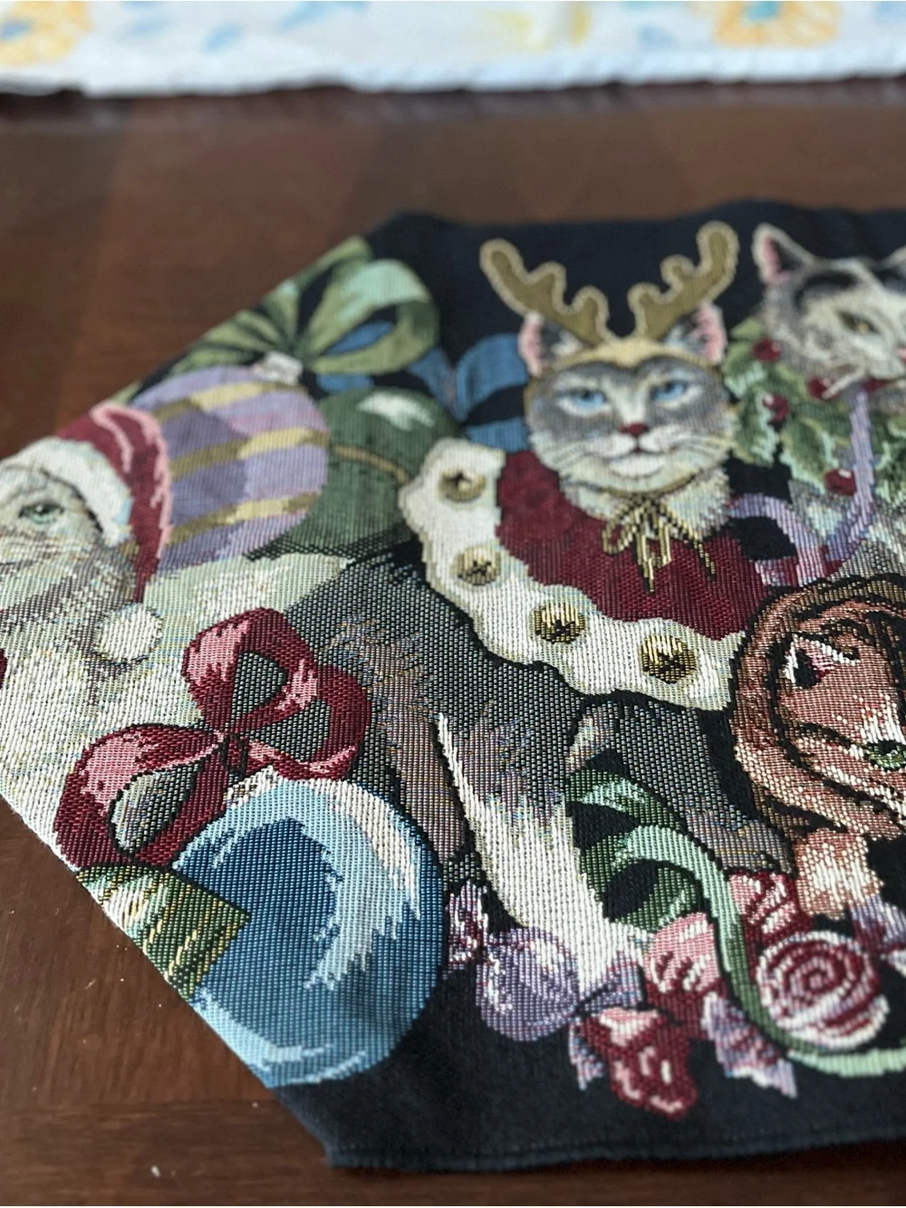 Cats & Kittens Christmas Tapestry Table Runner w/Tassels 52